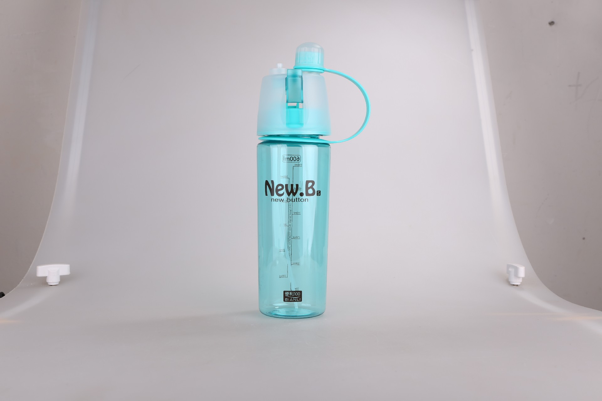 噴霧水杯帶提手